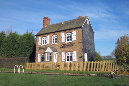 Lock cottage .jpg -                                